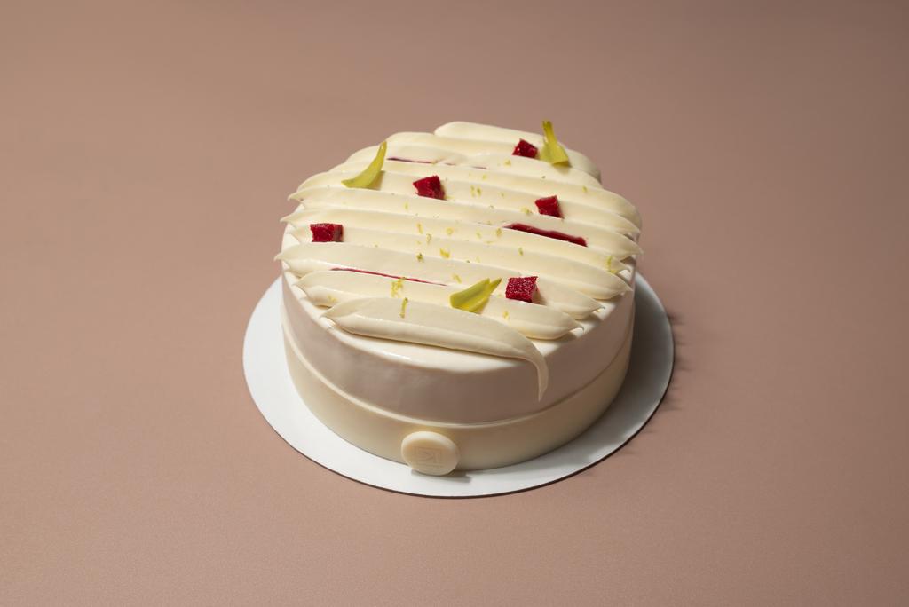 Малина-матча-намелака торт