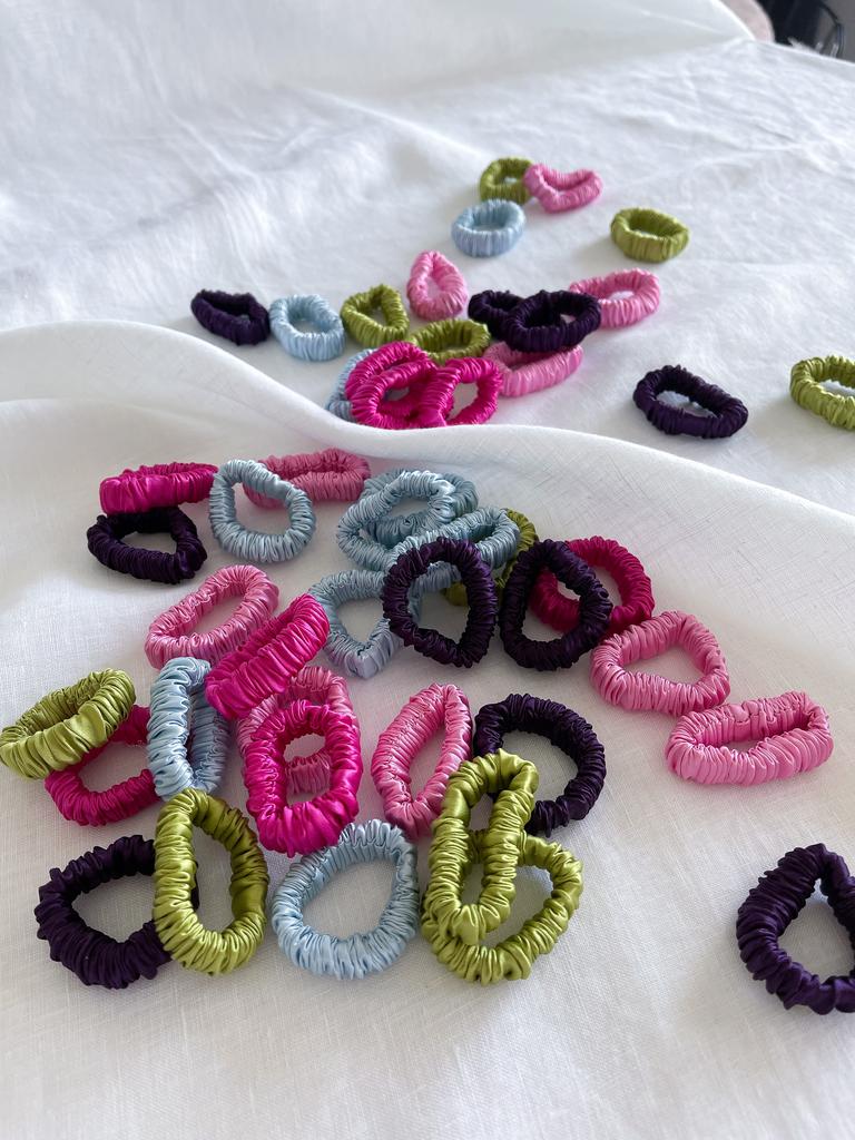 Резинки для волос маленькие микро детские из натурального шелка разноцветные розовые салатовые