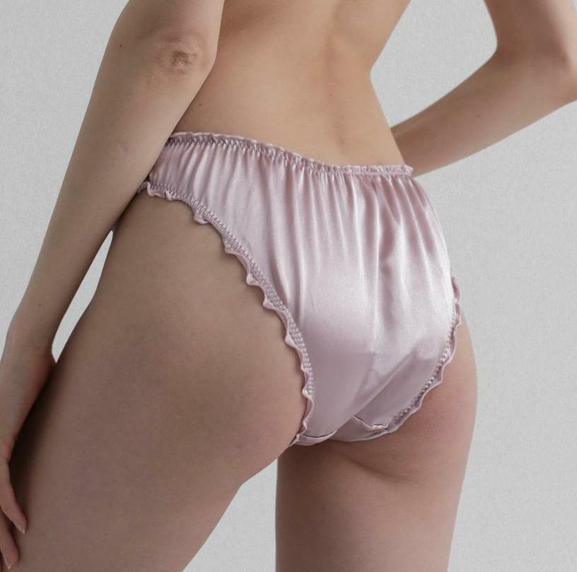 Шелковые трусики-слипы с рюшами: выбрать цвет