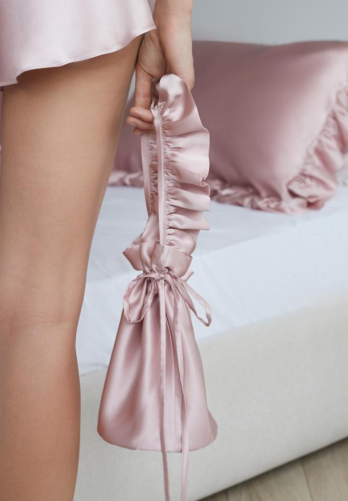 Сумка/косметичка с рюшами из натурального шелка в пудровом цвете