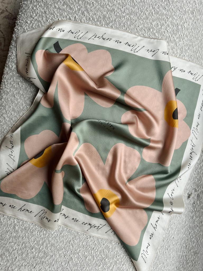 Шелковый платок с цветами к Дню Матери 65х65см