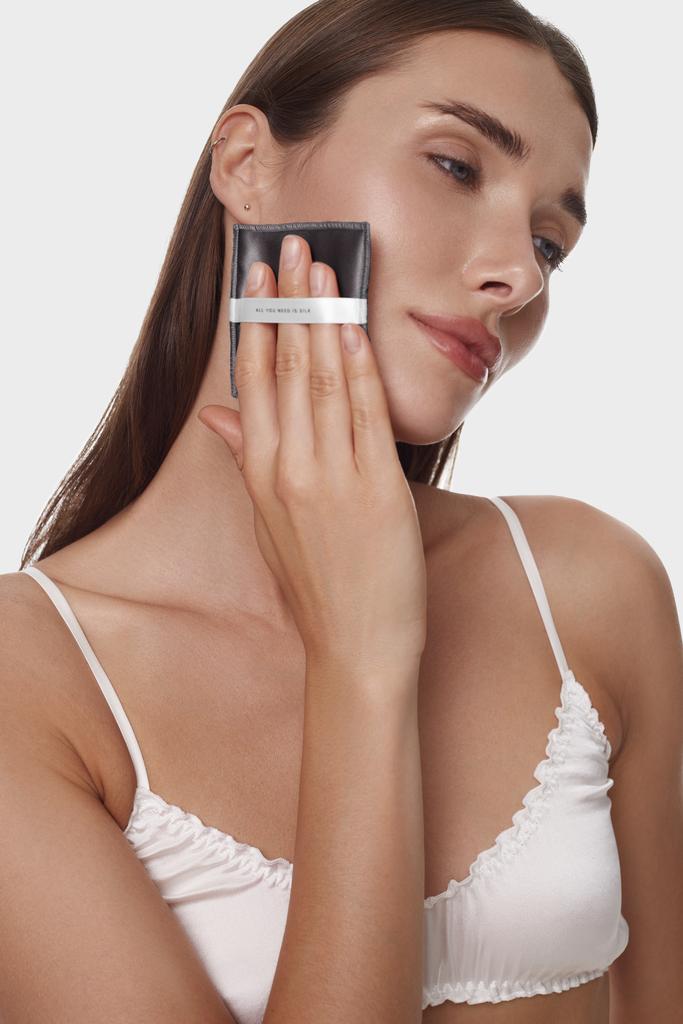 Многоразовый диск для лица из натурального шелка графит