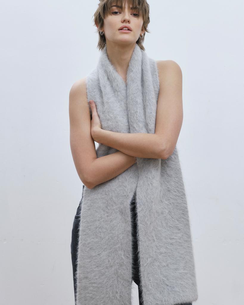 Шарф пушистый светло-серый