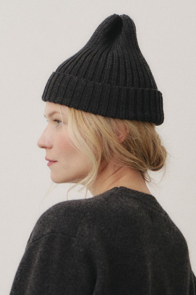 Шапка серая