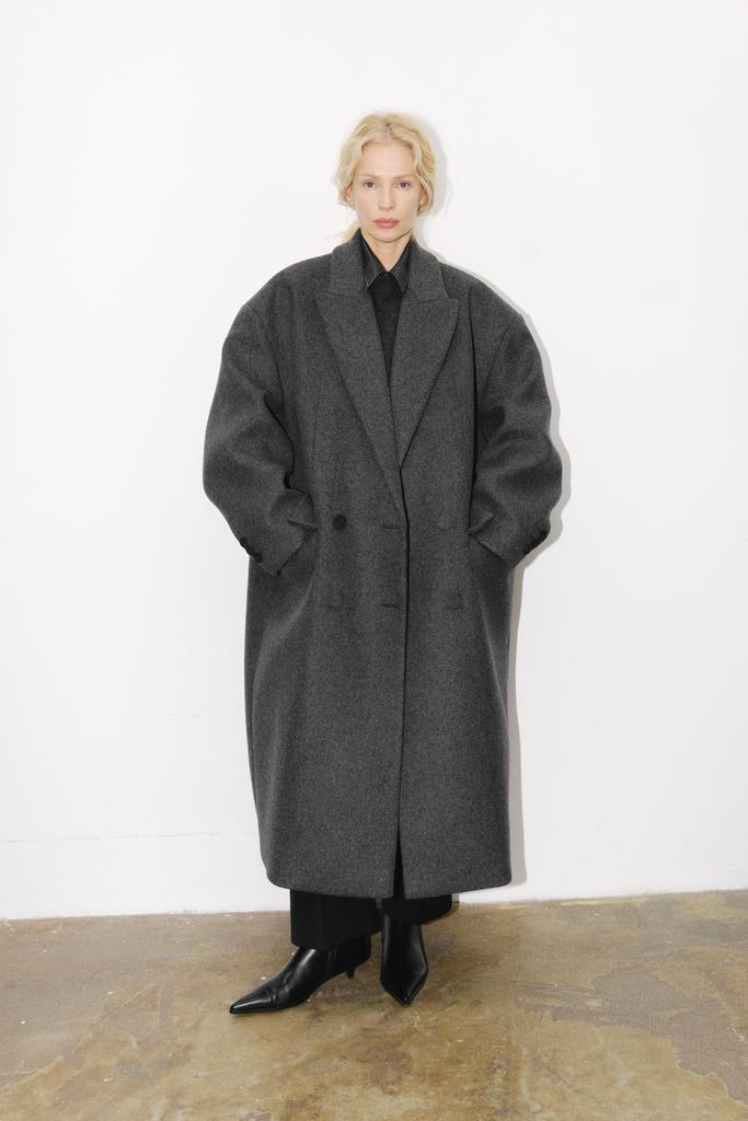 Пальто большое двубортное серое