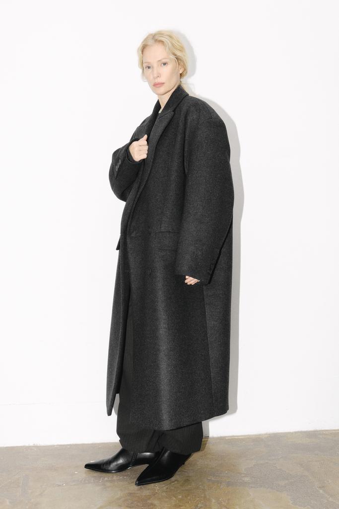 Пальто большое двубортное тёмно-серое