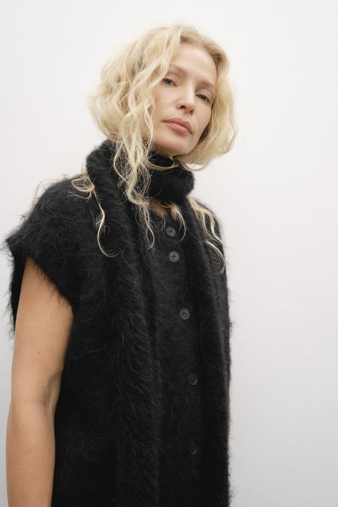 Шарф пушистый чёрный