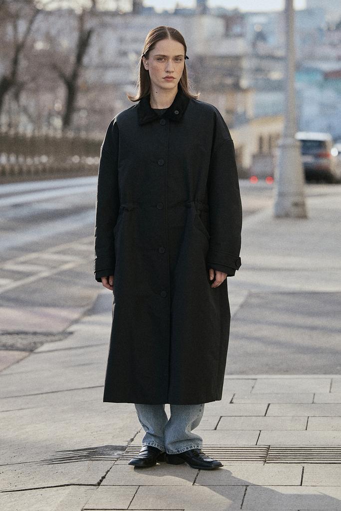 Плащ с кулиской чёрный