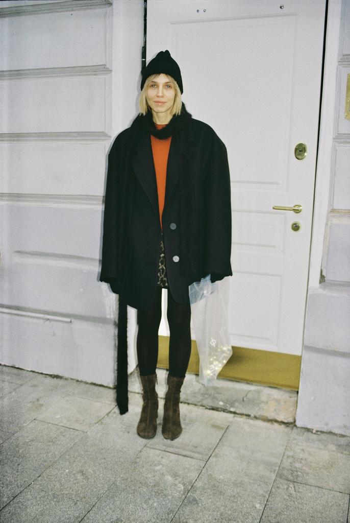 Пальто-пиджак большой чёрный с утеплителем