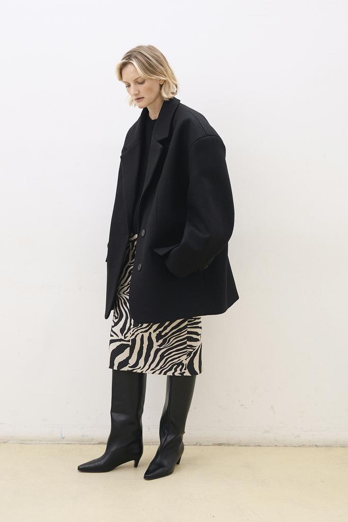 Пальто-пиджак большой чёрный с утеплителем