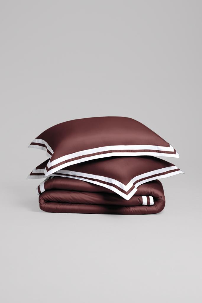 Шоколад с белым кантом по периметру