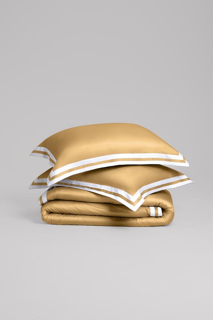 золото с белым кантом по периметру