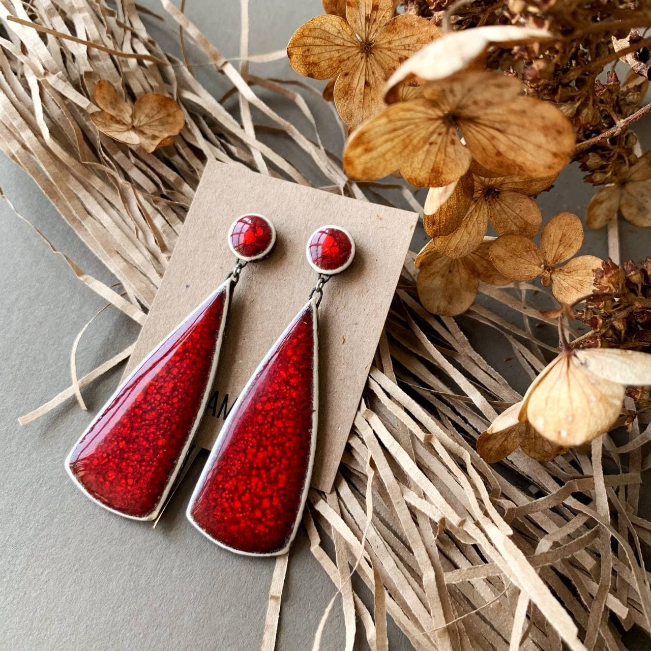 Красные серьги круг-наконечник стрелы