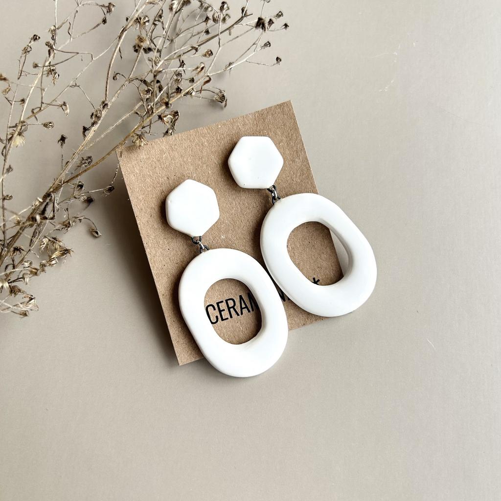 Белые шестигранник-овальный бублик