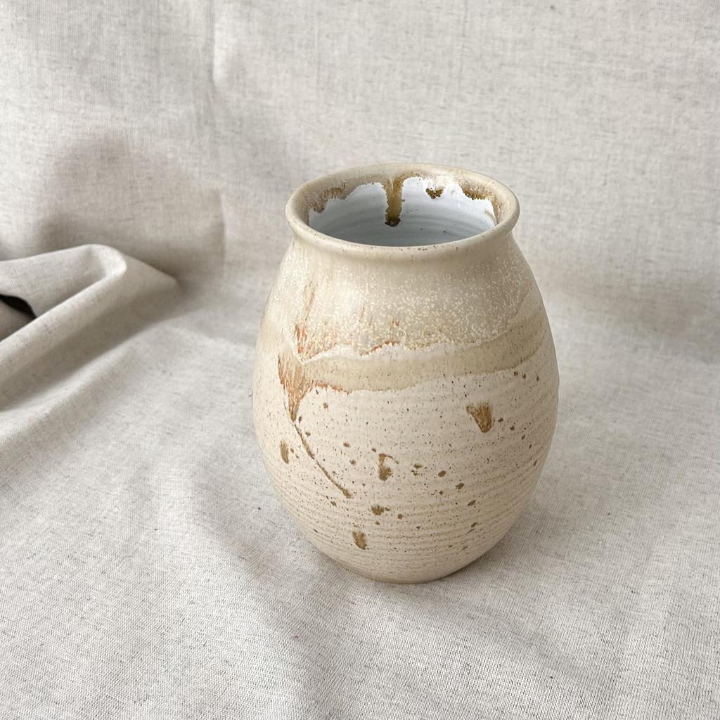 Ваза песочная в крапинку