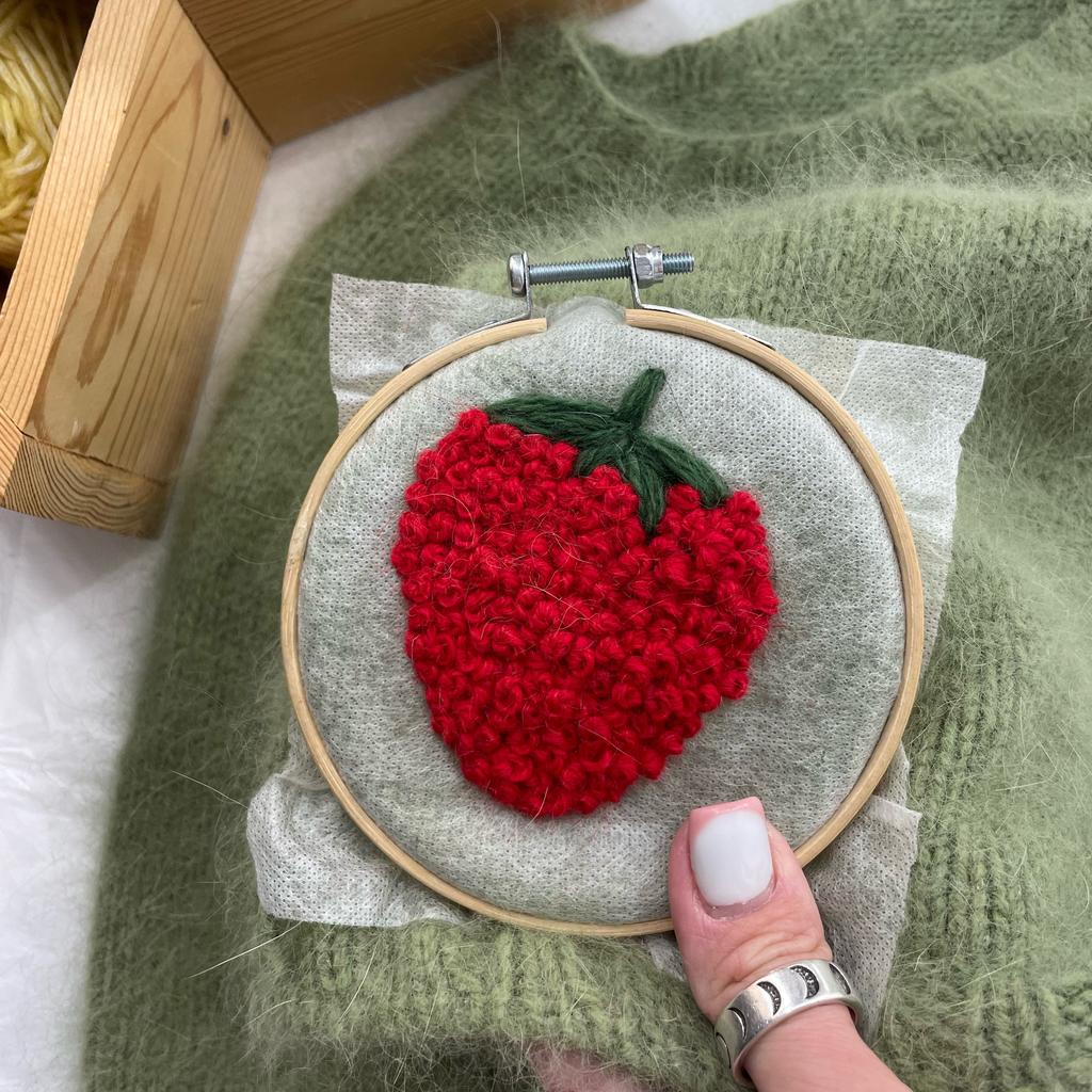 Видеокурс по вышивке овечки, ягодки, зайчика и сердечка.