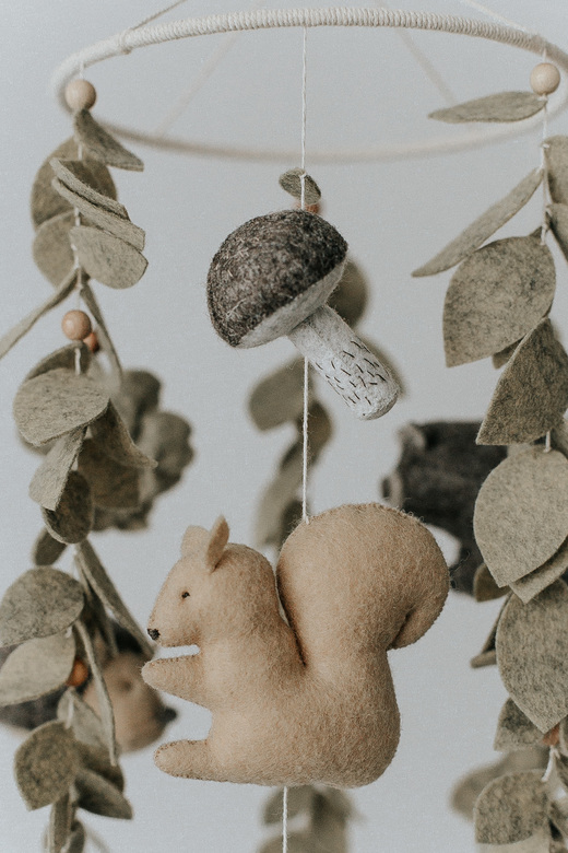 Лесной мобиль из фетра
