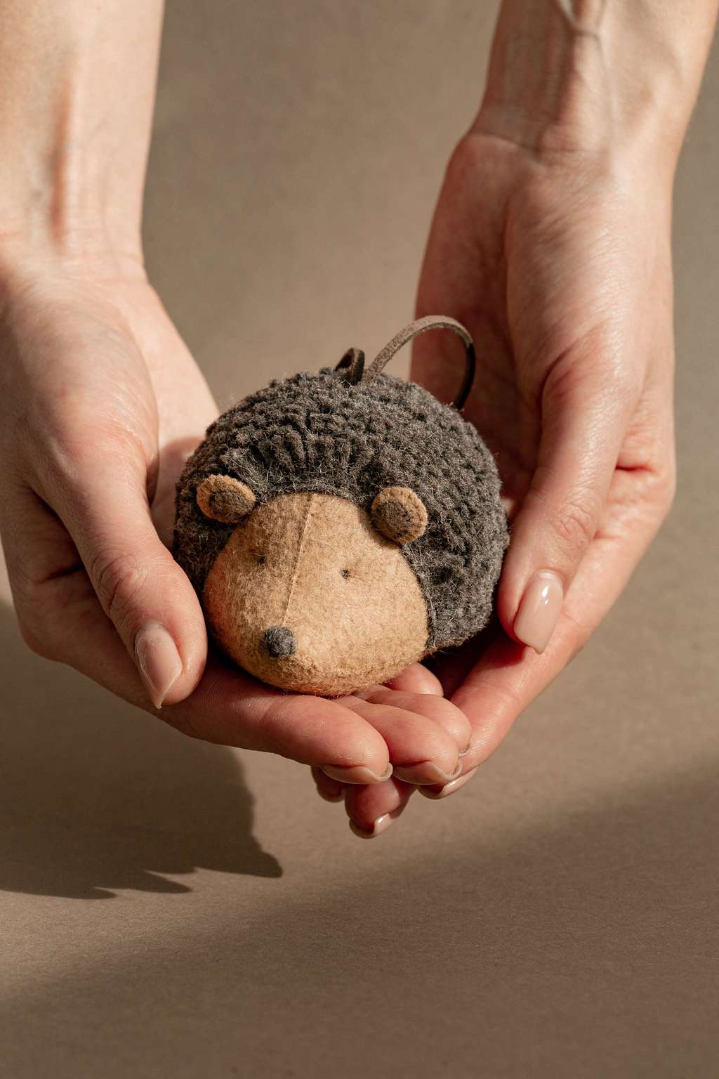 Игрушка на петельке Ёжик