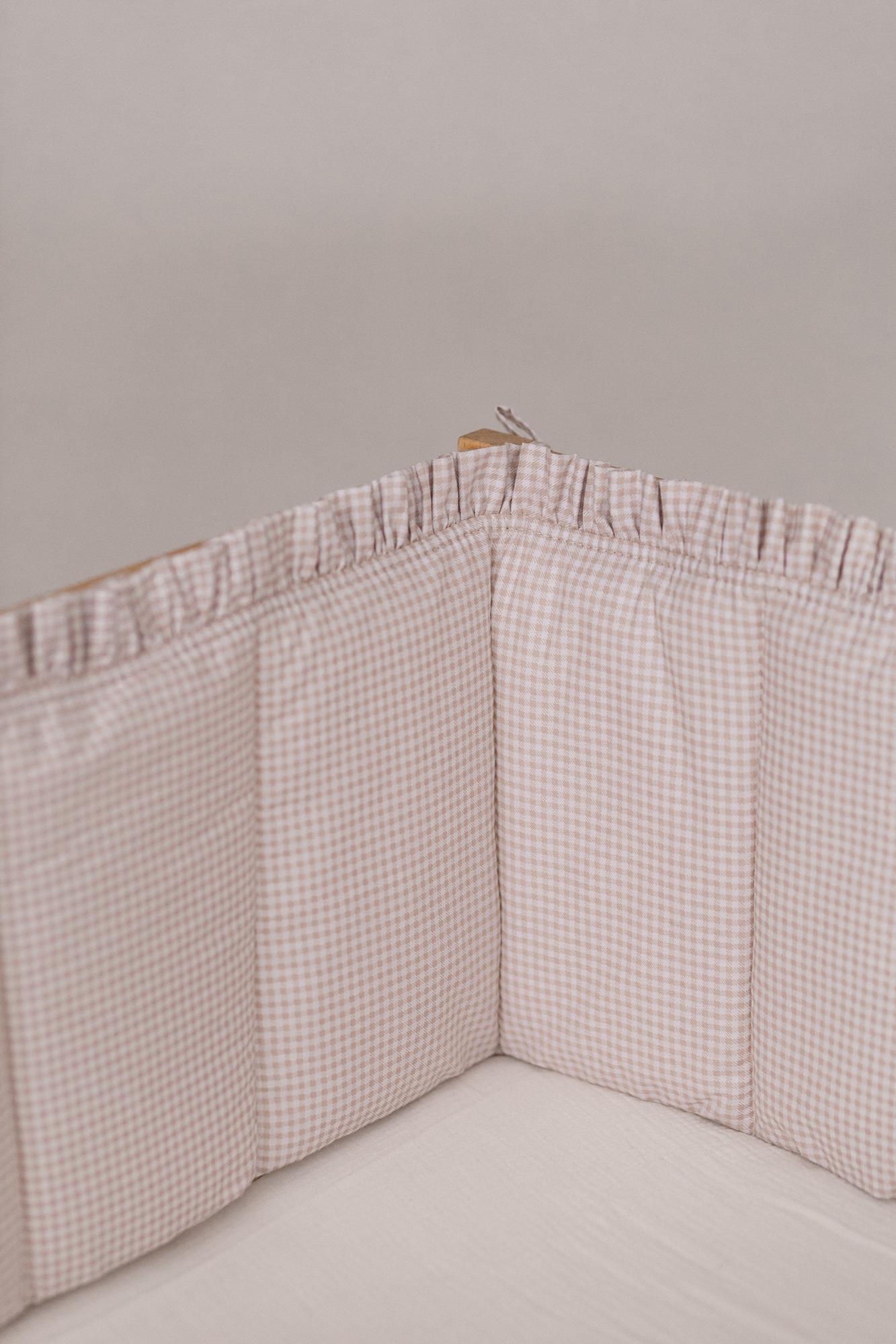 Бортики из хлопка в бежевую клеточку