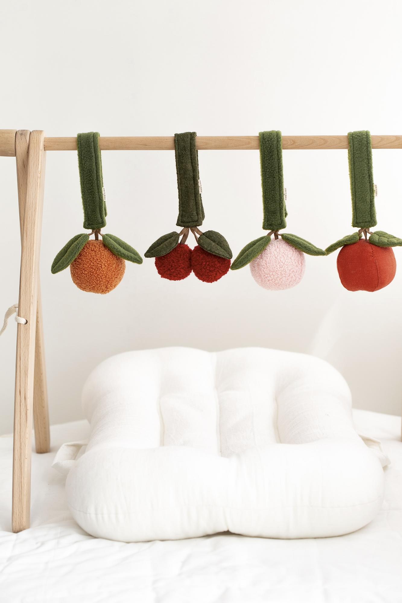 Подвесная погремушка ''Персик''