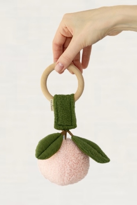 Погремушка на колечке "Персик"