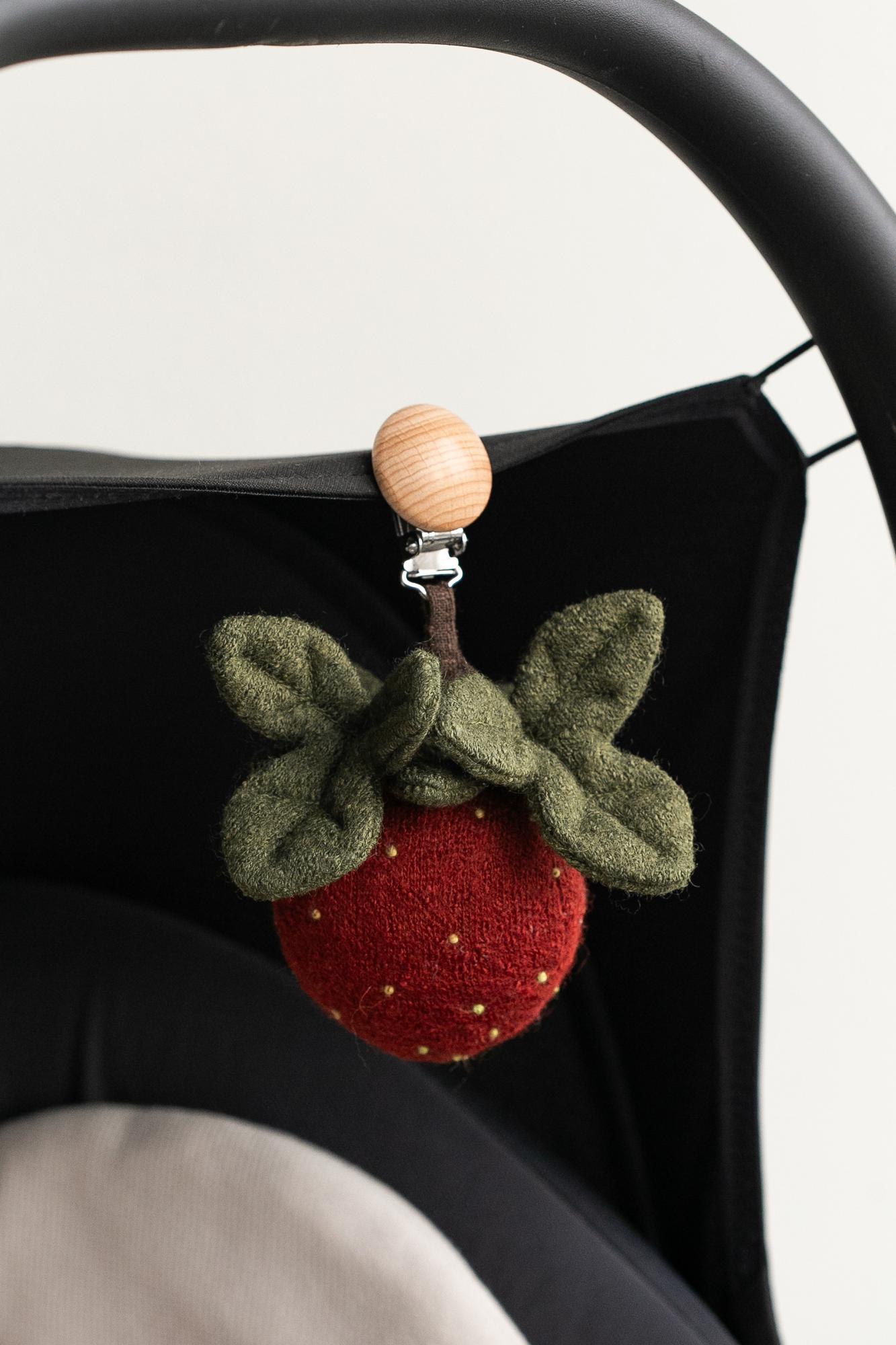 Погремушка "Клубника'' на коляску