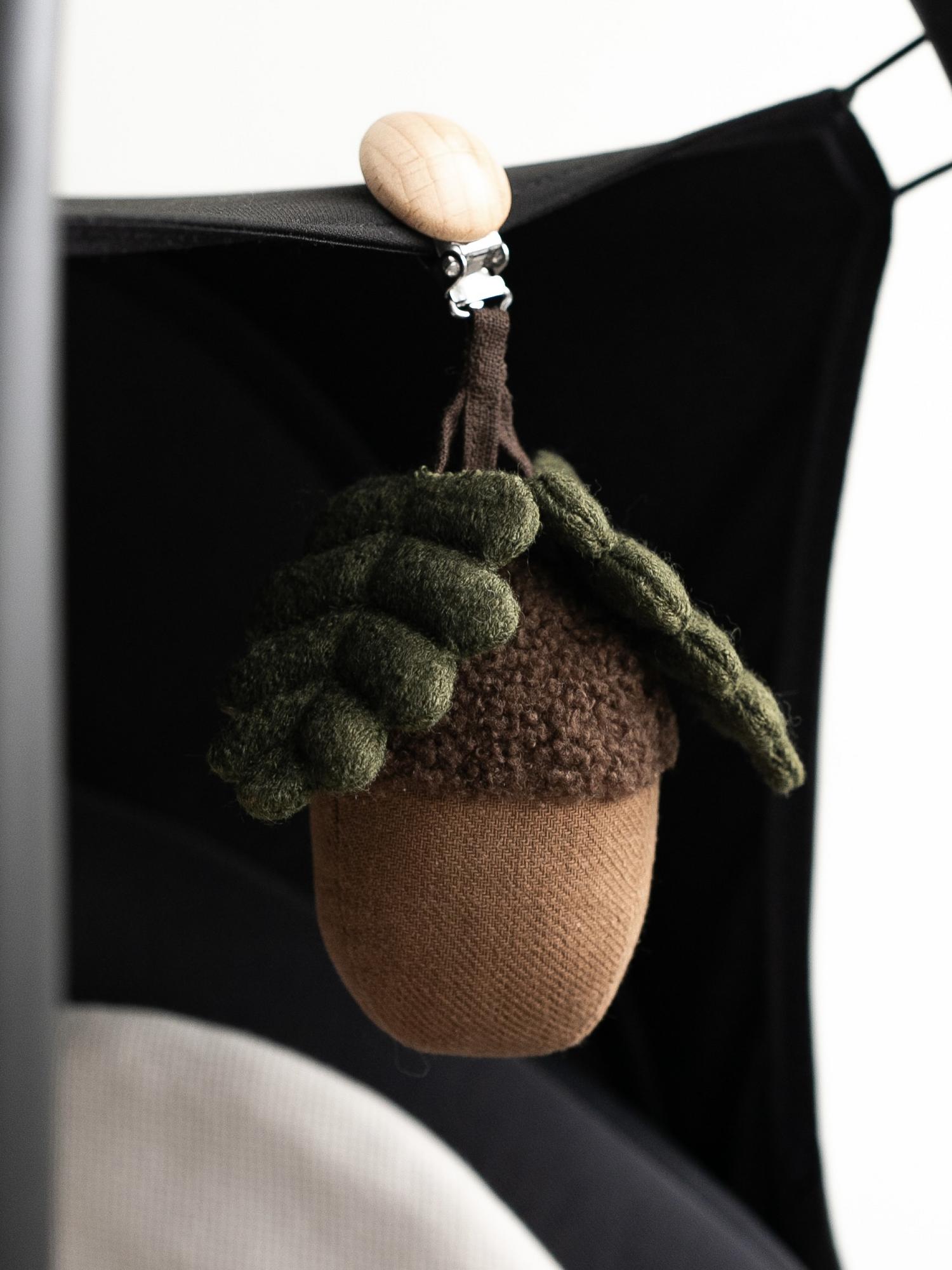 Погремушка "Жёлудь'' на коляску