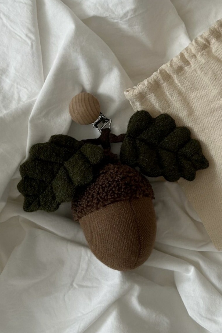 Погремушка "Жёлудь'' на коляску