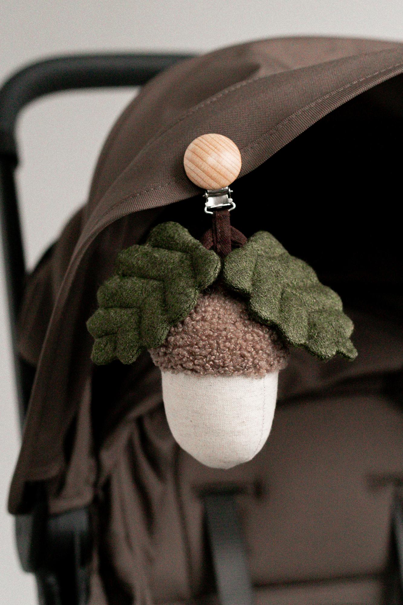 Погремушка "Жёлудь'' на коляску