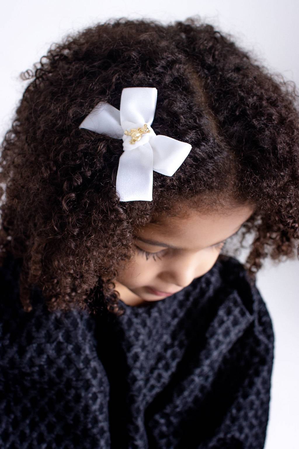 Заколка "Золотой мишка" mini, цвет: белый