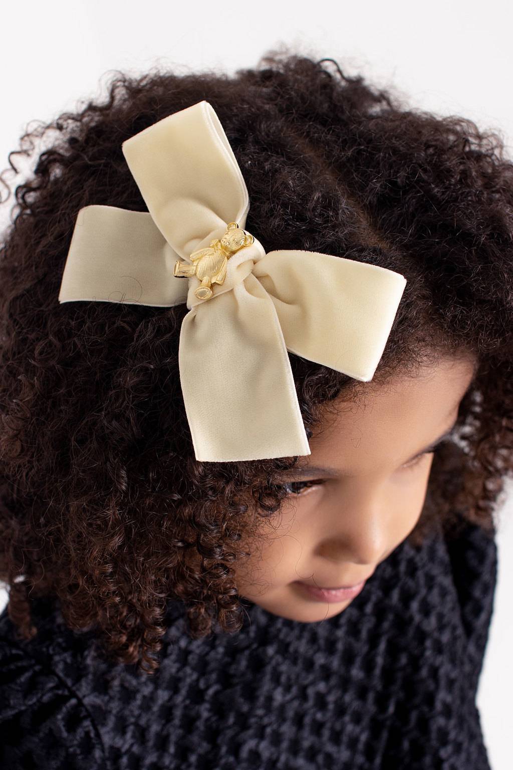 Заколка бархатная "Золотой мишка" цвет : молочный