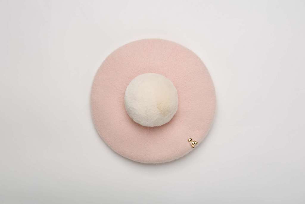 Берет с экомехом розовая пудра/молочный