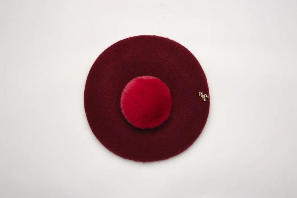 Берет с экомехом бордовый