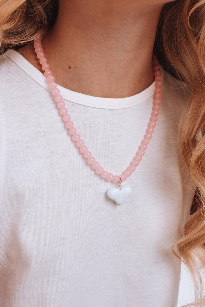 Колье Love is цвет: розовый/белое сердце