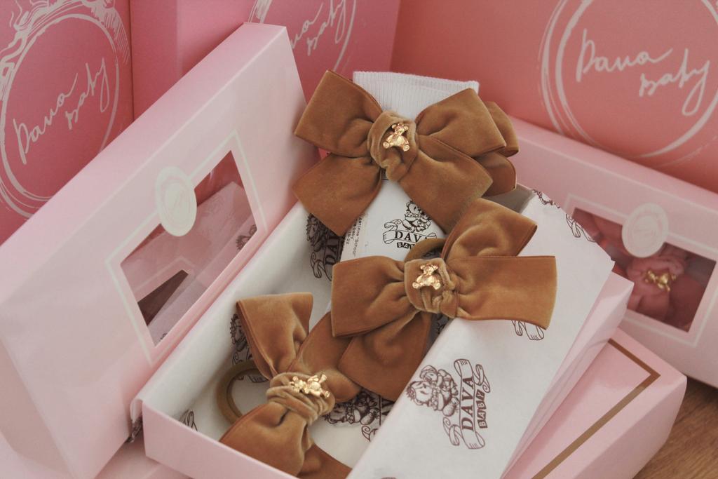 Подарочный набор  «Золотой мишка» =  гольфы белые/карамель+ две резинки