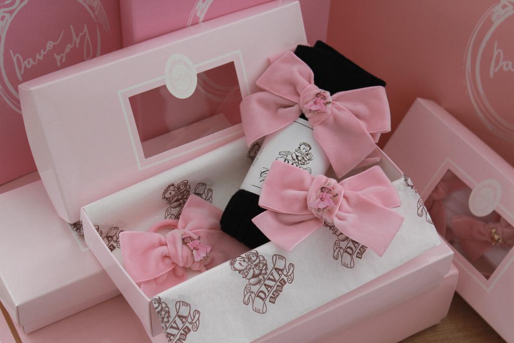 Подарочный набор  «Bear Sofia» =  гольфы черный/розовый + две резинки