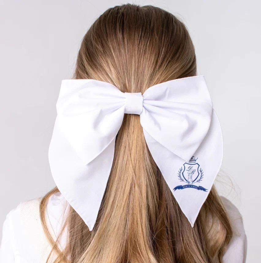 Бант на заколке  «OKSFORD». цвет: белый/синий герб