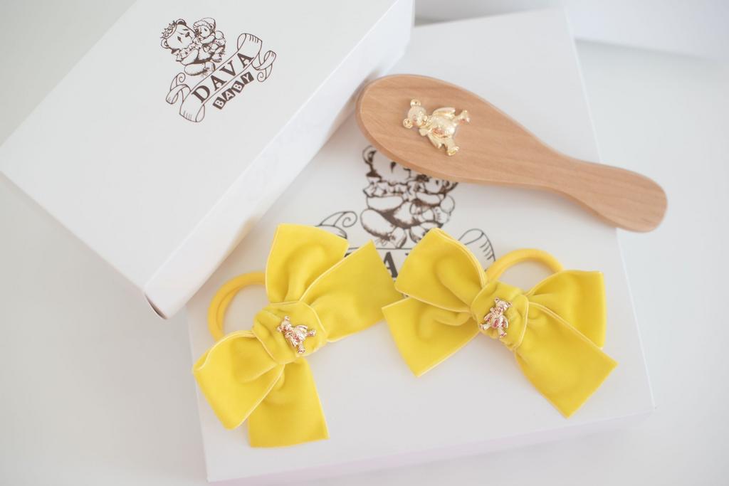 Подарочный набор DAVA BABY расческа "Золотой мишка" + 2 резинки из бархата золотой мишка цвет: желтый