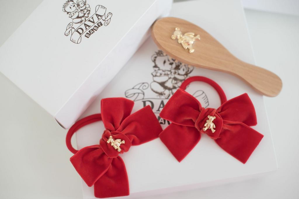 Подарочный набор DAVA BABY расческа "Золотой мишка" + 2 резинки из бархата золотой мишка цвет: красный