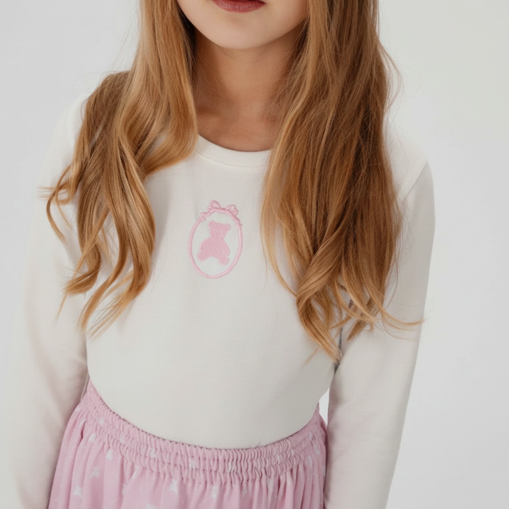 Лонгслив с вышивкой Dava Bear Vintage , цвет: Айвори/нежно-розовая вышивка