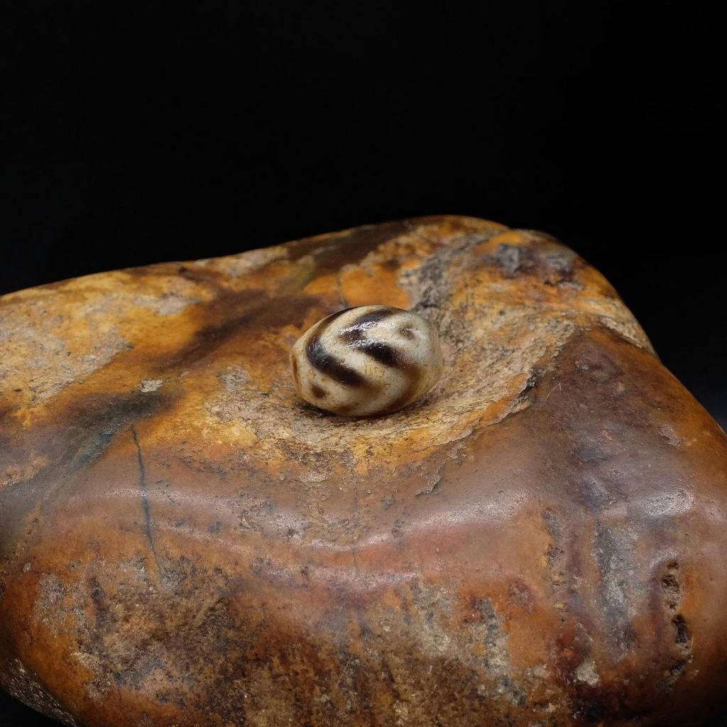 Бусина Дзи Горный пик №3