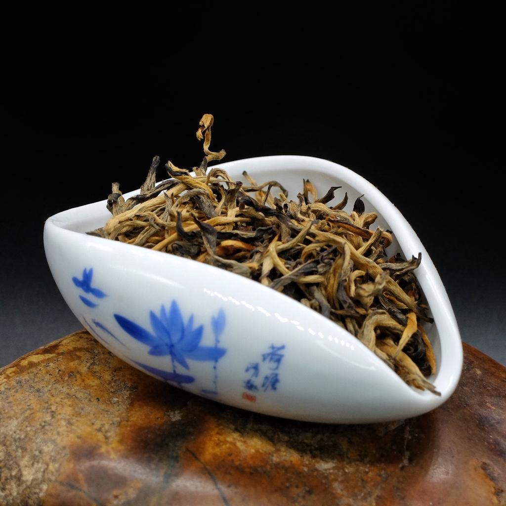 Цзинь Хао Дянь Хун "Золотой пух"