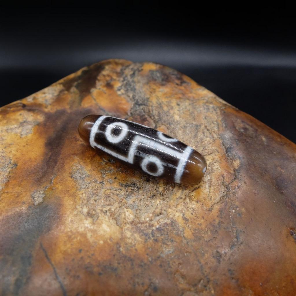 Бусина дзи 6 глаз №1