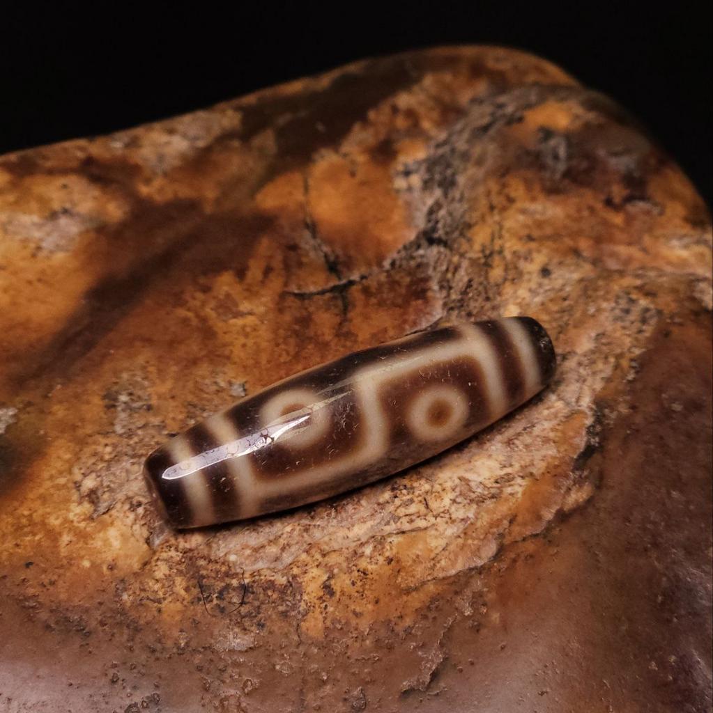 Бусина дзи 6 глаз №1