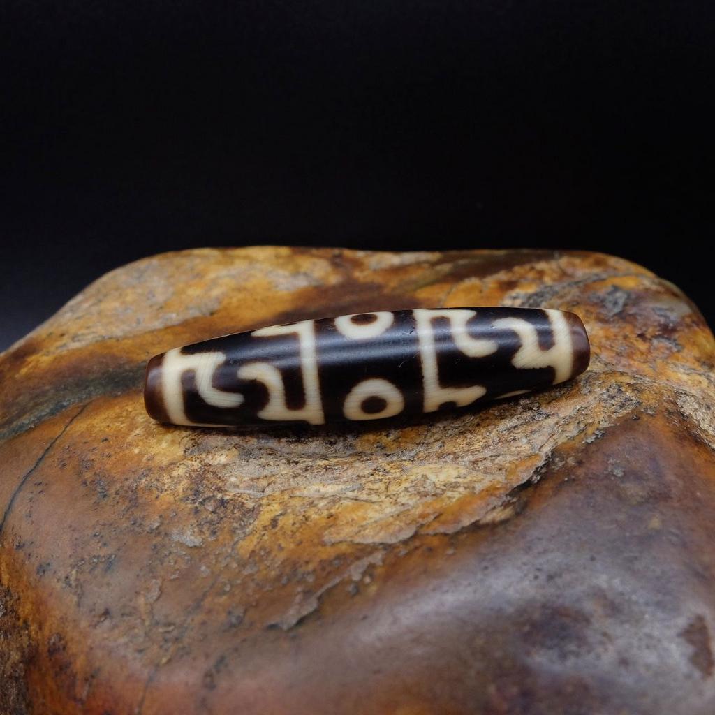 Бусина дзи 3 глаза и шапка Падмасабхавы (original)