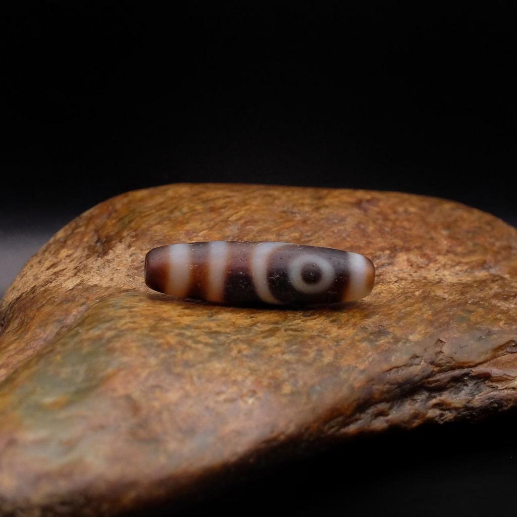 Бусина дзи 2 глаза №9