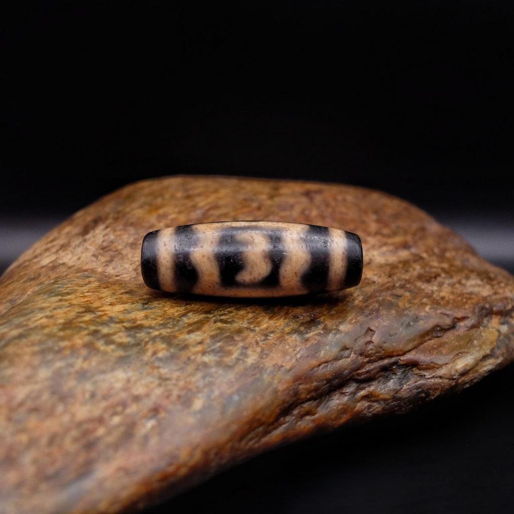 Бусина дзи Гаруда №1