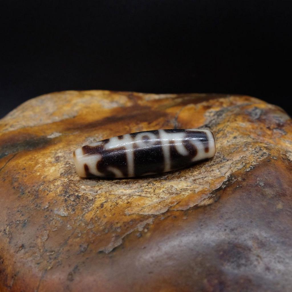 Бусина дзи 3 глаза и шапка Падмасабхавы №7 original