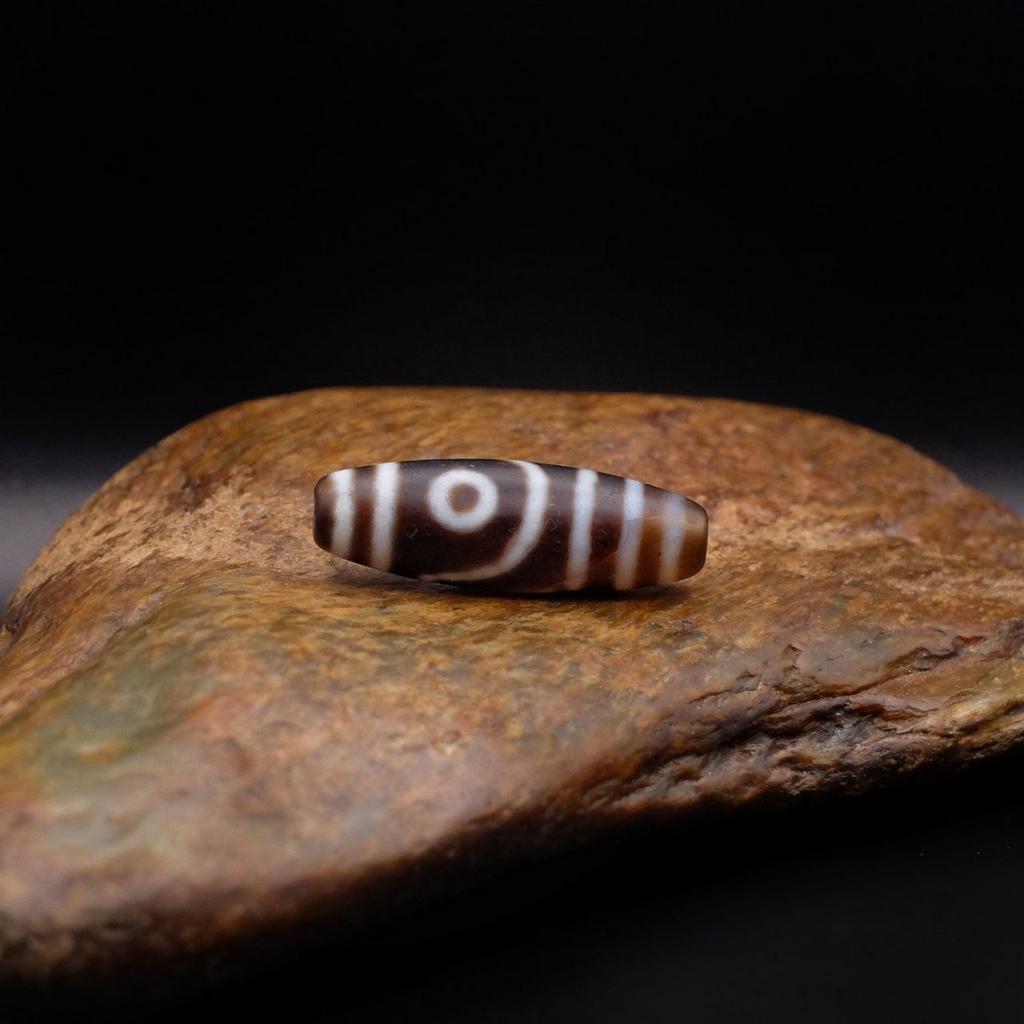 Бусина дзи 2 глаза №31