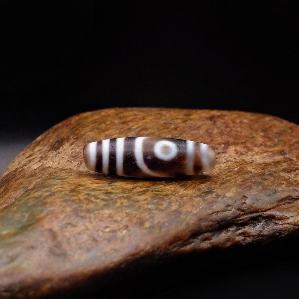 Бусина дзи 2 глаза №37